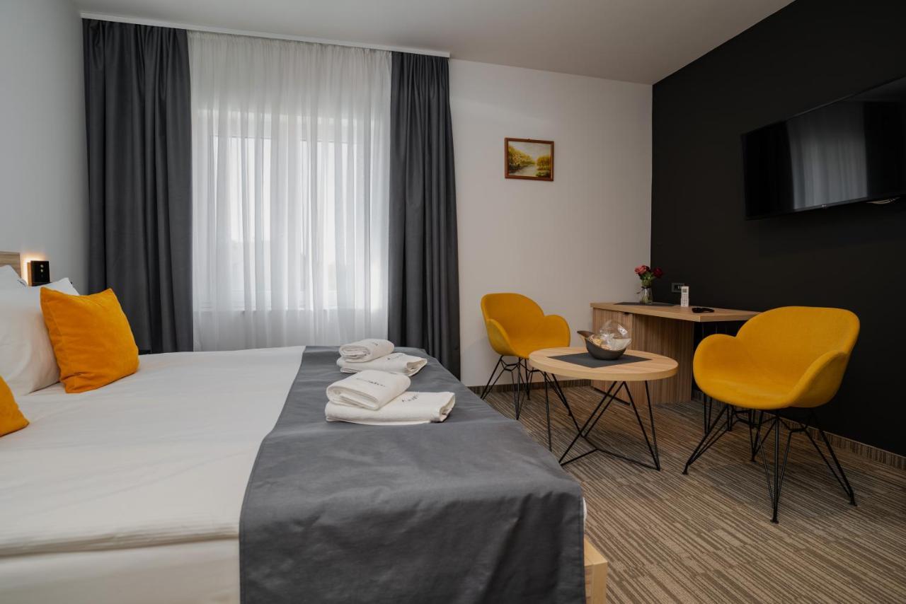 Maestro - Rooms & Restaurant Vukovar Luaran gambar