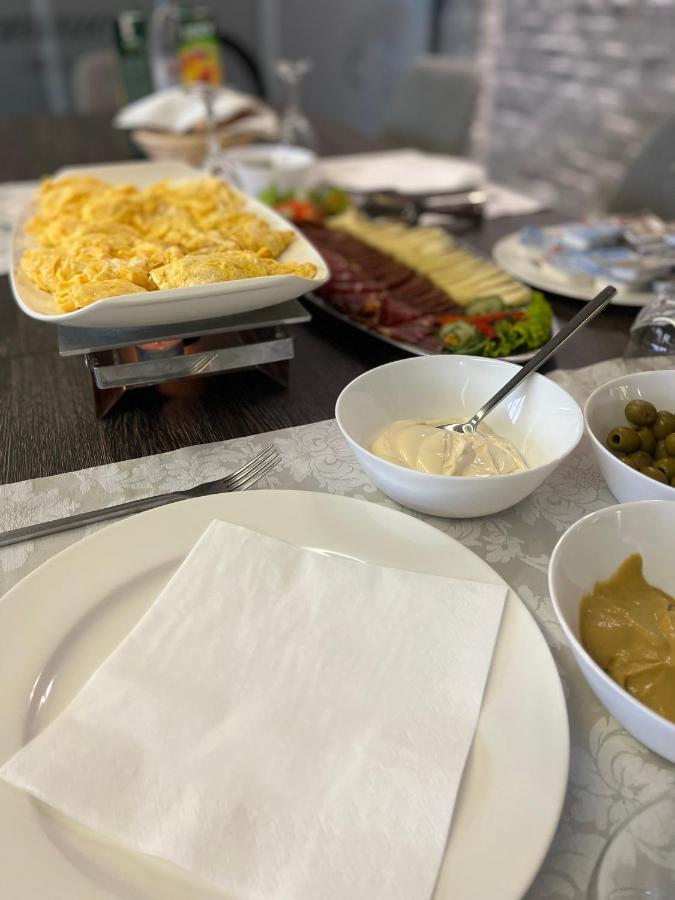 Maestro - Rooms & Restaurant Vukovar Luaran gambar