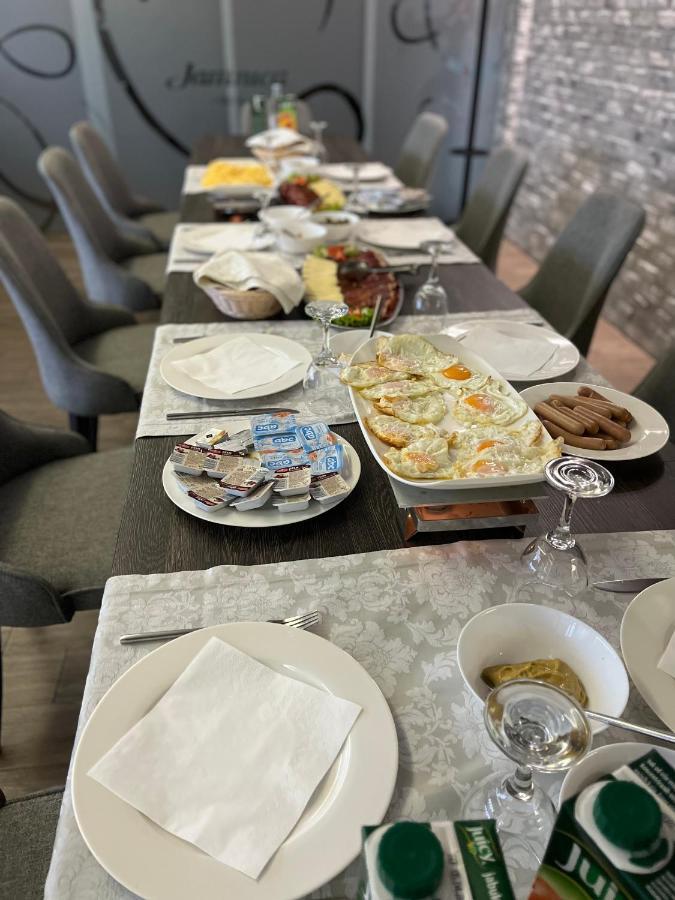 Maestro - Rooms & Restaurant Vukovar Luaran gambar