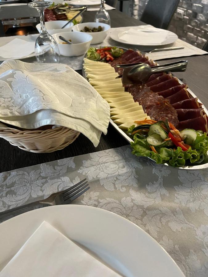 Maestro - Rooms & Restaurant Vukovar Luaran gambar