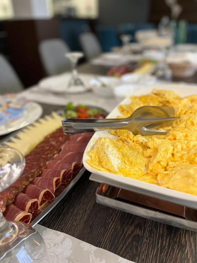 Maestro - Rooms & Restaurant Vukovar Luaran gambar