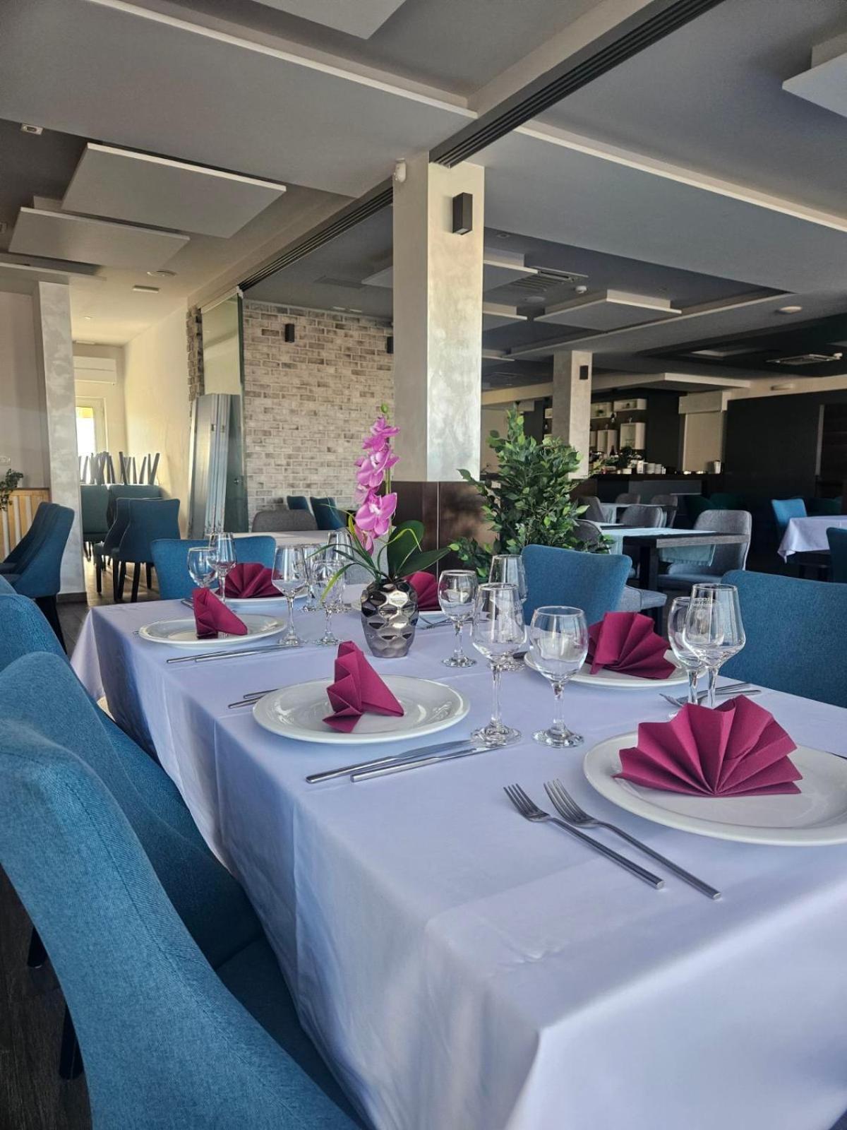 Maestro - Rooms & Restaurant Vukovar Luaran gambar