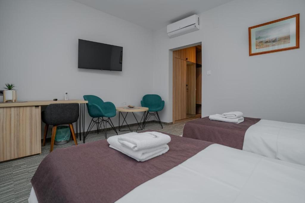 Maestro - Rooms & Restaurant Vukovar Luaran gambar